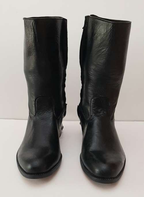 ** Rhodesian Bush War: BSAP Officer`s Step-Out Black Leather Boots w/ Spurs (Size 41 / 8 ).**