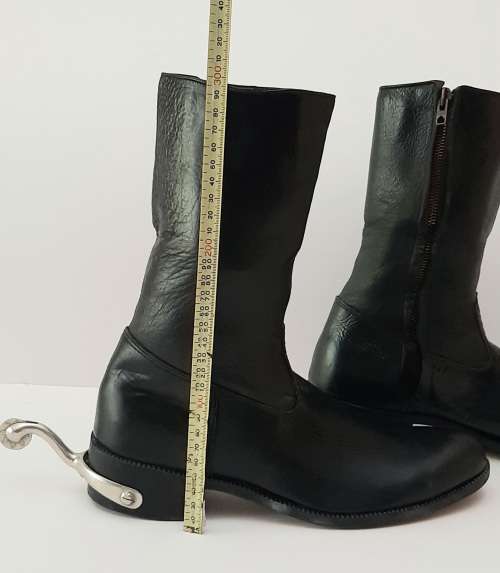 ** Rhodesian Bush War: BSAP Officer`s Step-Out Black Leather Boots w/ Spurs (Size 41 / 8 ).**