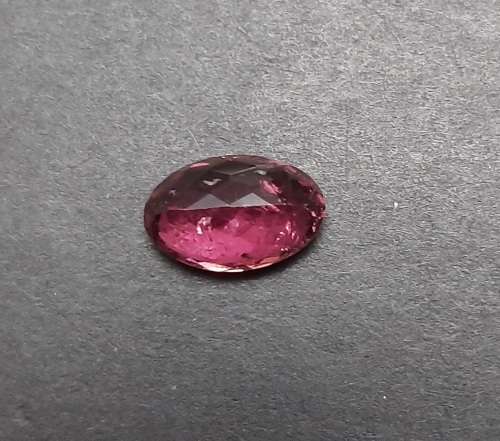 ** STUNNING:  3.85 ct  Pink-Red Oval Cut Facet Tourmaline Gemstone.**