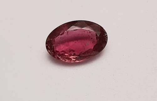 ** STUNNING:  3.85 ct  Pink-Red Oval Cut Facet Tourmaline Gemstone.**