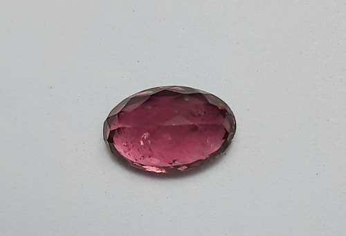 ** STUNNING:  3.85 ct  Pink-Red Oval Cut Facet Tourmaline Gemstone.**