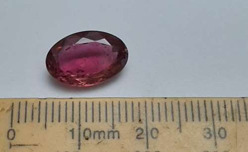 ** STUNNING:  3.85 ct  Pink-Red Oval Cut Facet Tourmaline Gemstone.**