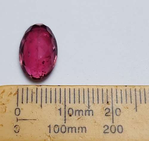 ** STUNNING:  3.85 ct  Pink-Red Oval Cut Facet Tourmaline Gemstone.**