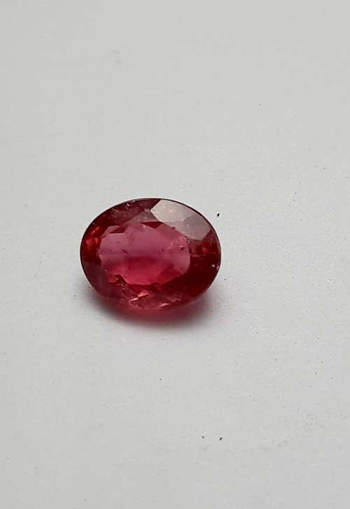 ** STUNNING:  3.9  ct  Pink-Red Oval Cut Facet Tourmaline Gemstone.**