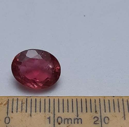 ** STUNNING:  3.9  ct  Pink-Red Oval Cut Facet Tourmaline Gemstone.**