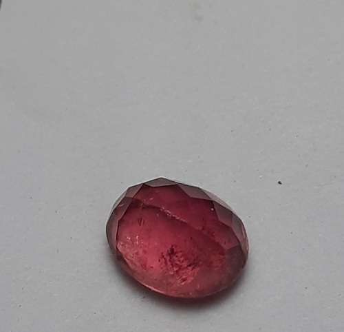 ** STUNNING:  3.9  ct  Pink-Red Oval Cut Facet Tourmaline Gemstone.**
