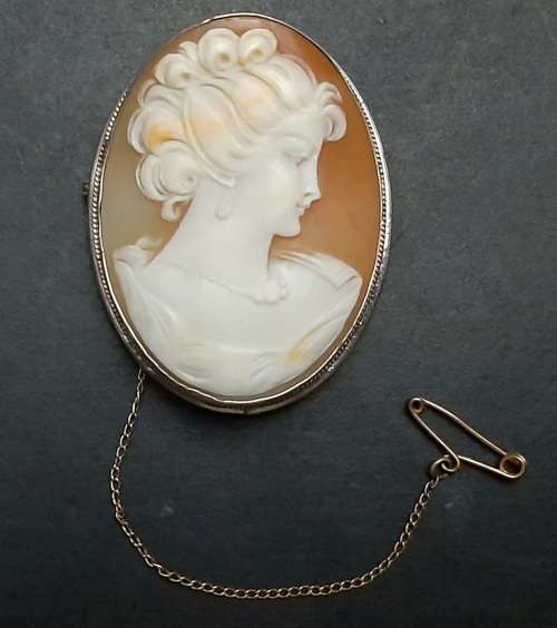 ** EXQUISITE: .800 Silver European Shell Cameo Brooch w/ Clutchback Pin (13.38g).**