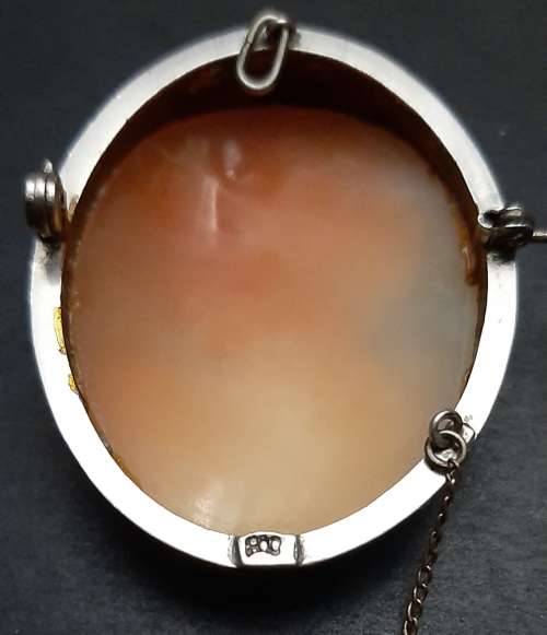 ** EXQUISITE: .800 Silver European Shell Cameo Brooch w/ Clutchback Pin (13.38g).**