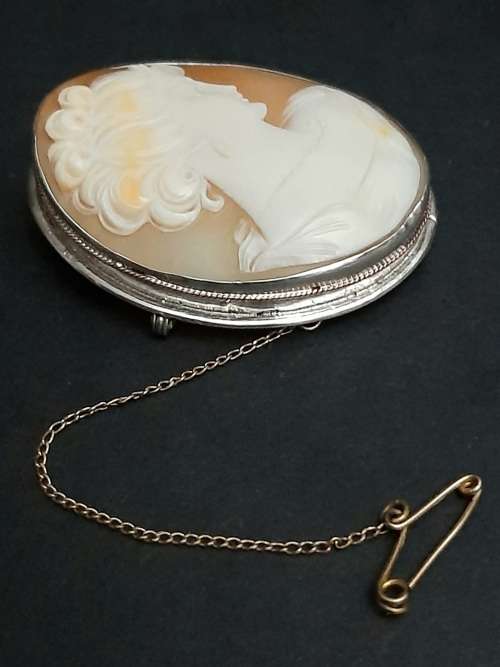** EXQUISITE: .800 Silver European Shell Cameo Brooch w/ Clutchback Pin (13.38g).**