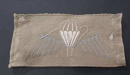 **1990s Australian Army Parachute Qualification Embroidered Insignia (Summer Dress)**