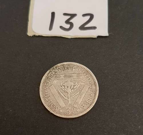 ** 1954 South Africa Silver 3 Pence Coin #132  ( F).**