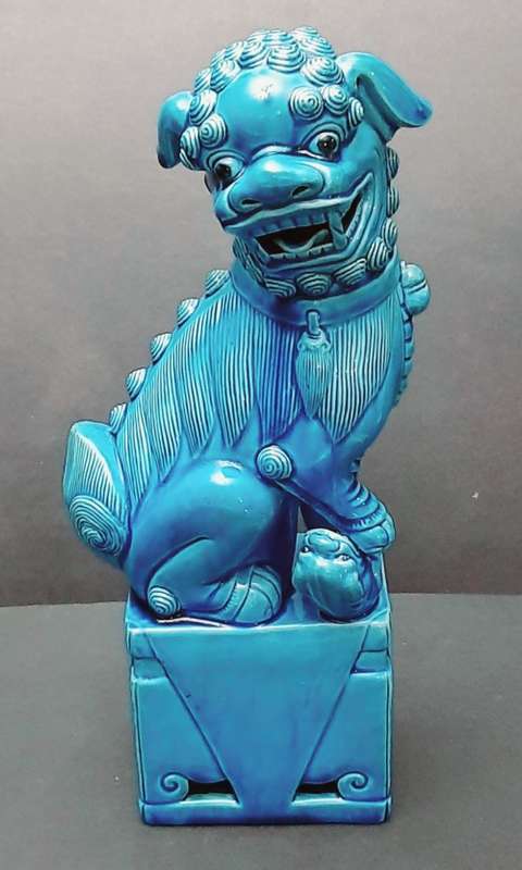 **EXQUISITE: 20th Century Chinese Porcelain Turquoise Blue Guardian Lion Statuette (38 cm).**