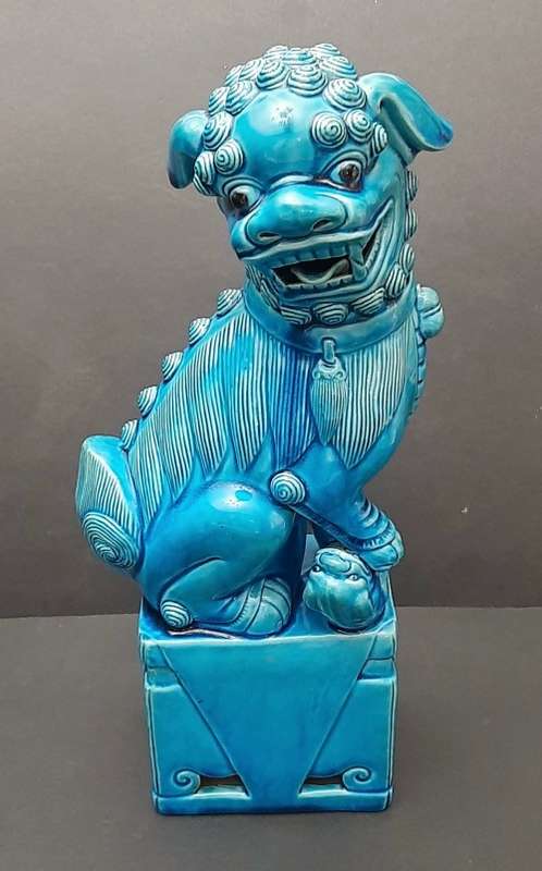 **EXQUISITE: 20th Century Chinese Porcelain Turquoise Blue Guardian Lion Statuette (38 cm).**