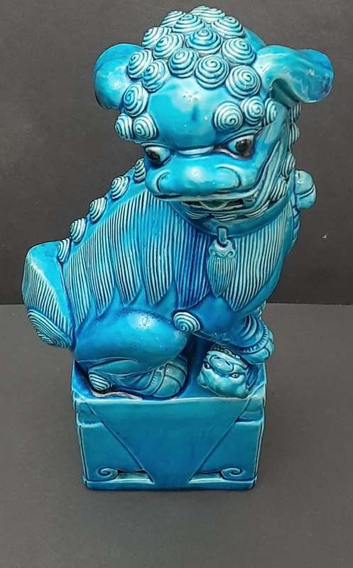 **EXQUISITE: 20th Century Chinese Porcelain Turquoise Blue Guardian Lion Statuette (38 cm).**