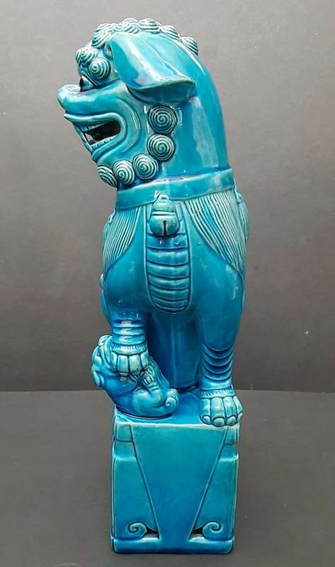 **EXQUISITE: 20th Century Chinese Porcelain Turquoise Blue Guardian Lion Statuette (38 cm).**