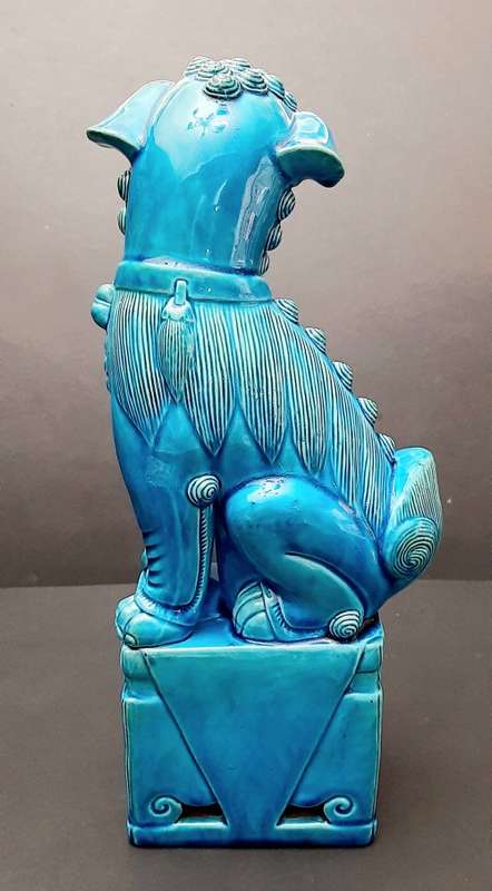 **EXQUISITE: 20th Century Chinese Porcelain Turquoise Blue Guardian Lion Statuette (38 cm).**