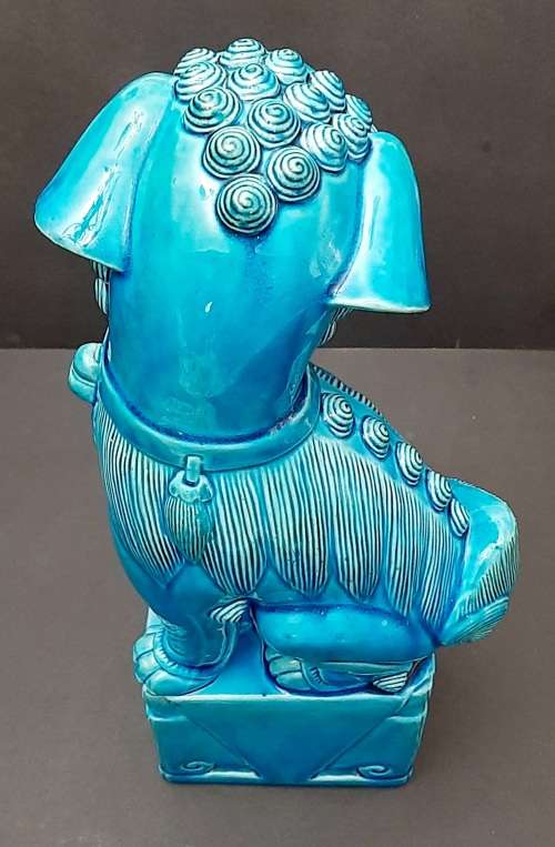 **EXQUISITE: 20th Century Chinese Porcelain Turquoise Blue Guardian Lion Statuette (38 cm).**