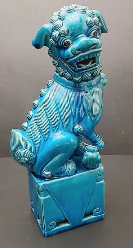 **EXQUISITE: 20th Century Chinese Porcelain Turquoise Blue Guardian Lion Statuette (38 cm).**