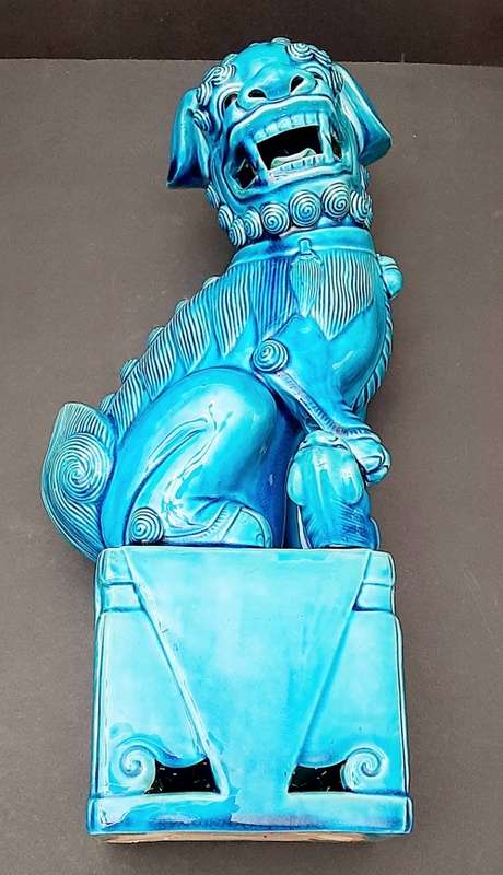 **EXQUISITE: 20th Century Chinese Porcelain Turquoise Blue Guardian Lion Statuette (38 cm).**