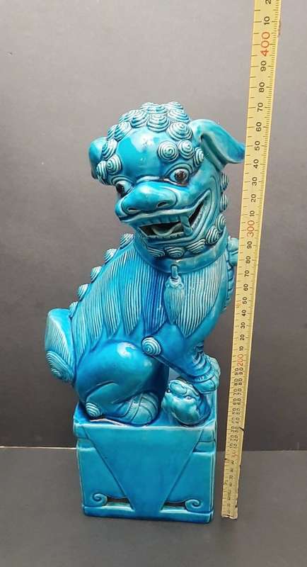 **EXQUISITE: 20th Century Chinese Porcelain Turquoise Blue Guardian Lion Statuette (38 cm).**