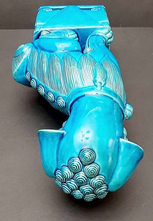 **EXQUISITE: 20th Century Chinese Porcelain Turquoise Blue Guardian Lion Statuette (38 cm).**