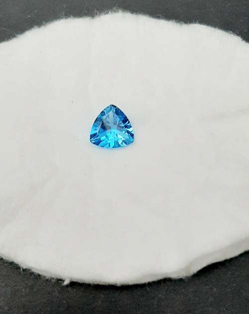 ** STUNNING: Swiss Blue Trillion Cut Topaz Semi-Precious Gem (4.35 ct ).**