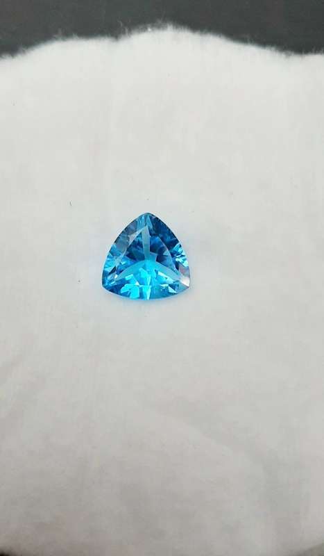 ** STUNNING: Swiss Blue Trillion Cut Topaz Semi-Precious Gem (4.35 ct ).**