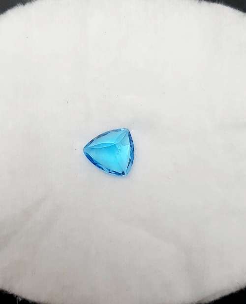 ** STUNNING: Swiss Blue Trillion Cut Topaz Semi-Precious Gem (4.35 ct ).**