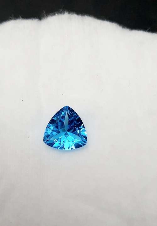 ** STUNNING: Swiss Blue Trillion Cut Topaz Semi-Precious Gem (4.35 ct ).**