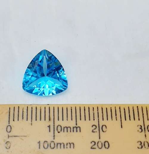 ** STUNNING: Swiss Blue Trillion Cut Topaz Semi-Precious Gem (4.35 ct ).**