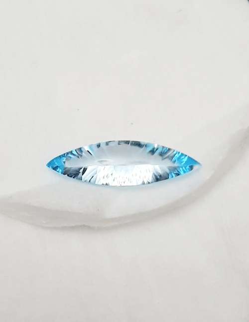 ** STUNNING: Swiss Blue Marquise Cut Topaz Semi-Precious Gem (5.7 ct ).**