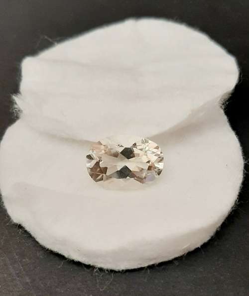 ** STUNNING: White Oval Cut Topaz Semi-Precious Gem  (12.4 ct ).**