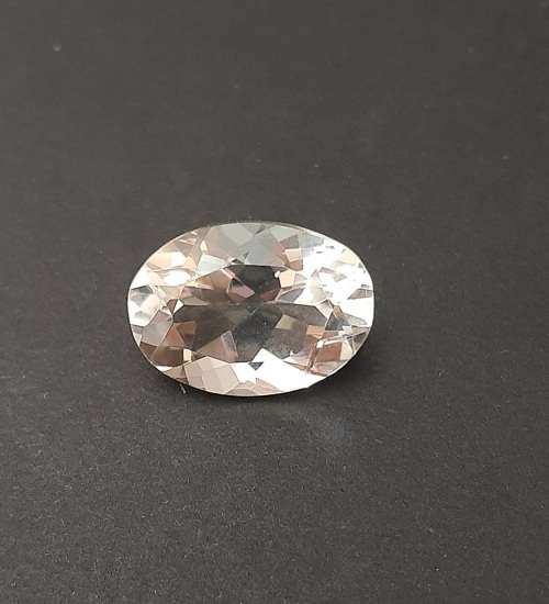** STUNNING: White Oval Cut Topaz Semi-Precious Gem  (12.4 ct ).**