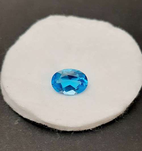 ** STUNNING: Swiss Blue Oval Cut Topaz Semi-Precious Gem (6.91 ct ).**