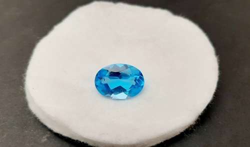 ** STUNNING: Swiss Blue Oval Cut Topaz Semi-Precious Gem (6.91 ct ).**
