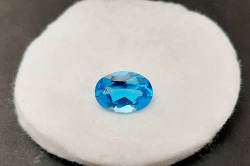 ** STUNNING: Swiss Blue Oval Cut Topaz Semi-Precious Gem (6.91 ct ).**