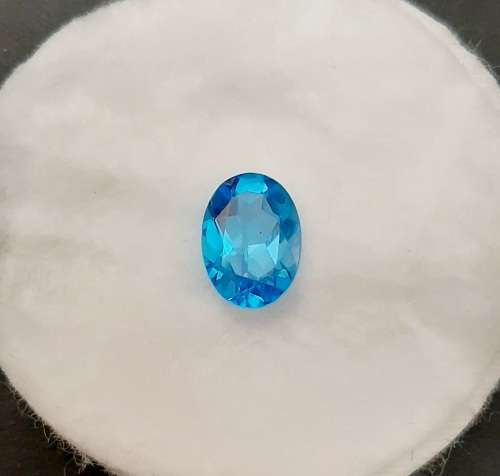 ** STUNNING: Swiss Blue Oval Cut Topaz Semi-Precious Gem (6.91 ct ).**
