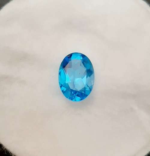 ** STUNNING: Swiss Blue Oval Cut Topaz Semi-Precious Gem (6.91 ct ).**
