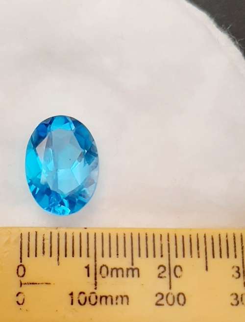 ** STUNNING: Swiss Blue Oval Cut Topaz Semi-Precious Gem (6.91 ct ).**