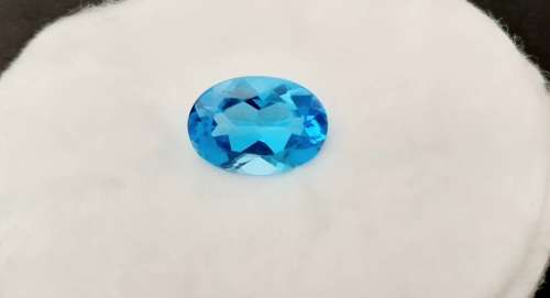 ** STUNNING: Swiss Blue Oval Cut Topaz Semi-Precious Gem (6.91 ct ).**