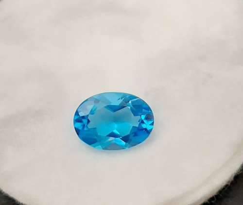 ** STUNNING: Swiss Blue Oval Cut Topaz Semi-Precious Gem (6.91 ct ).**