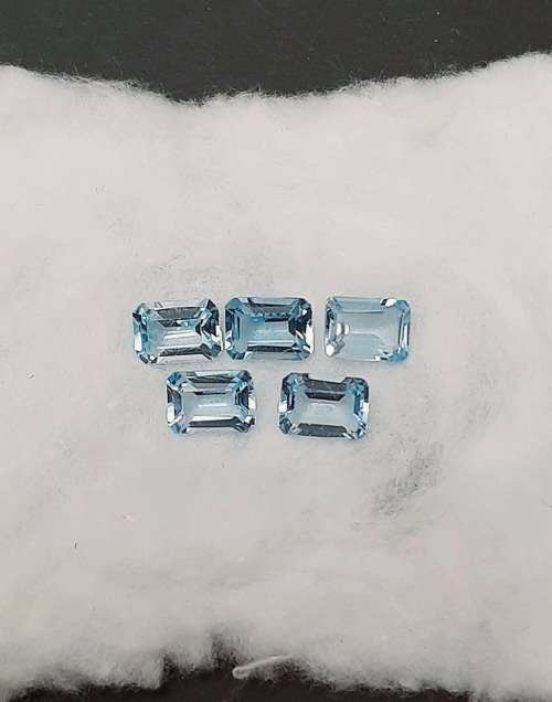 ** STUNNING: Blue Octagonal/ Emerald Cut Topaz Semi-Precious Gems x5  (5.56 ct ).**