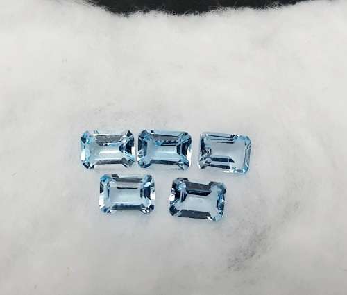 ** STUNNING: Blue Octagonal/ Emerald Cut Topaz Semi-Precious Gems x5  (5.56 ct ).**