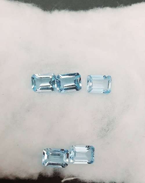 ** STUNNING: Blue Octagonal/ Emerald Cut Topaz Semi-Precious Gems x5  (5.56 ct ).**