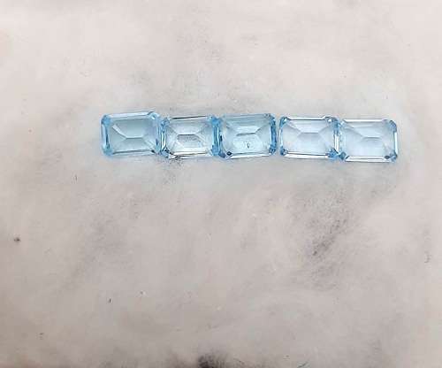 ** STUNNING: Blue Octagonal/ Emerald Cut Topaz Semi-Precious Gems x5  (5.56 ct ).**