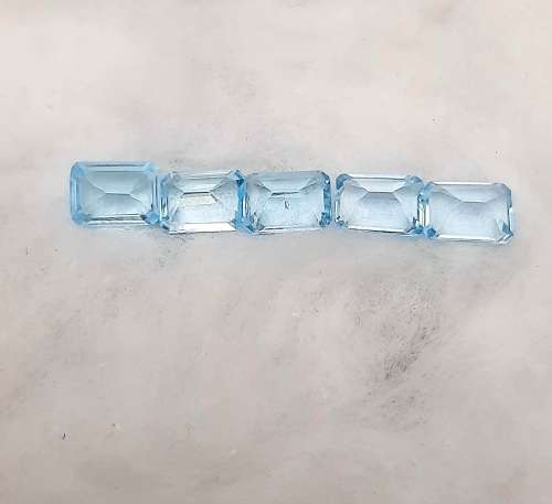 ** STUNNING: Blue Octagonal/ Emerald Cut Topaz Semi-Precious Gems x5  (5.56 ct ).**