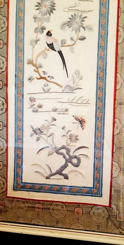 **STUNNING: Early 20th Century Chinese Qing Silk Embroidered `Emperors Sleeve` Panel (0,7m x 0,3m)**