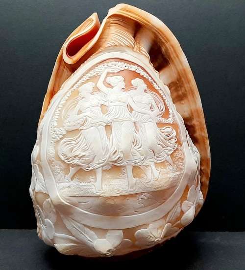 Art Nouveau Handcarved Cameo Scene Conch Shell (19cm x 12cm)