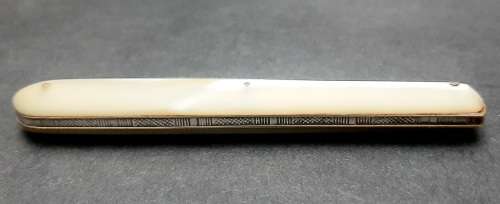 ** ELEGANT : .925 Silver & Mother of Pearl  Fruit Knife (Sheffield, 1870).**