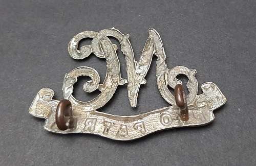 ** 1880 - 1890 Natal Carbineers Smasher Hat Badge (Crown Missing) [ Lugs Intact ].**